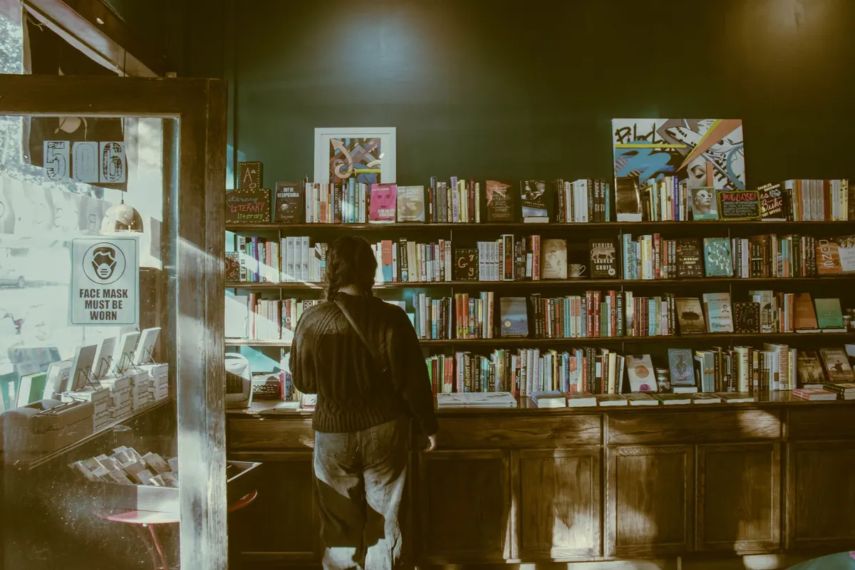 Working with Independent Bookshops in the UK: A Guide for Small Presses